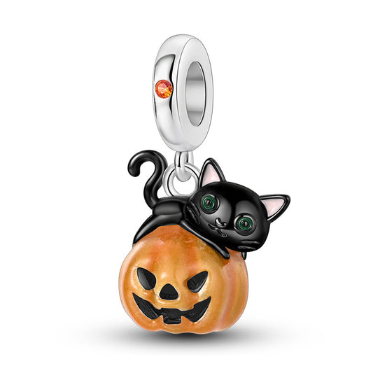 Charm Colgante De Gatito Sobre Calabaza De Halloween