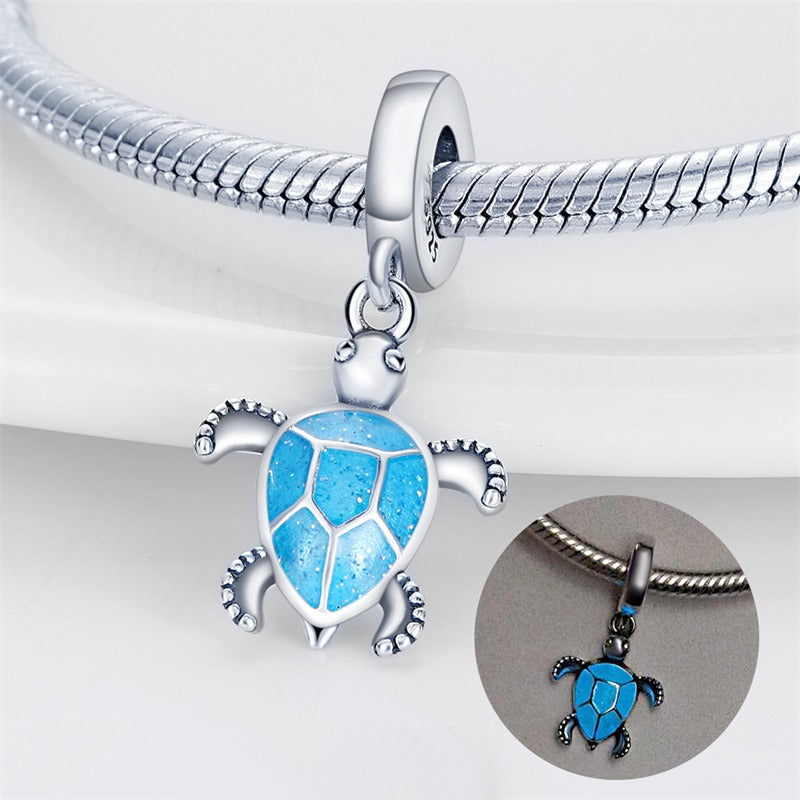 Charm De Tortuga / Glow In The Dark